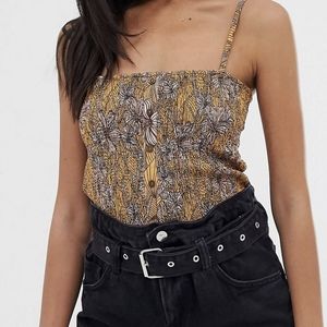 Cute cropped tank by MNG
